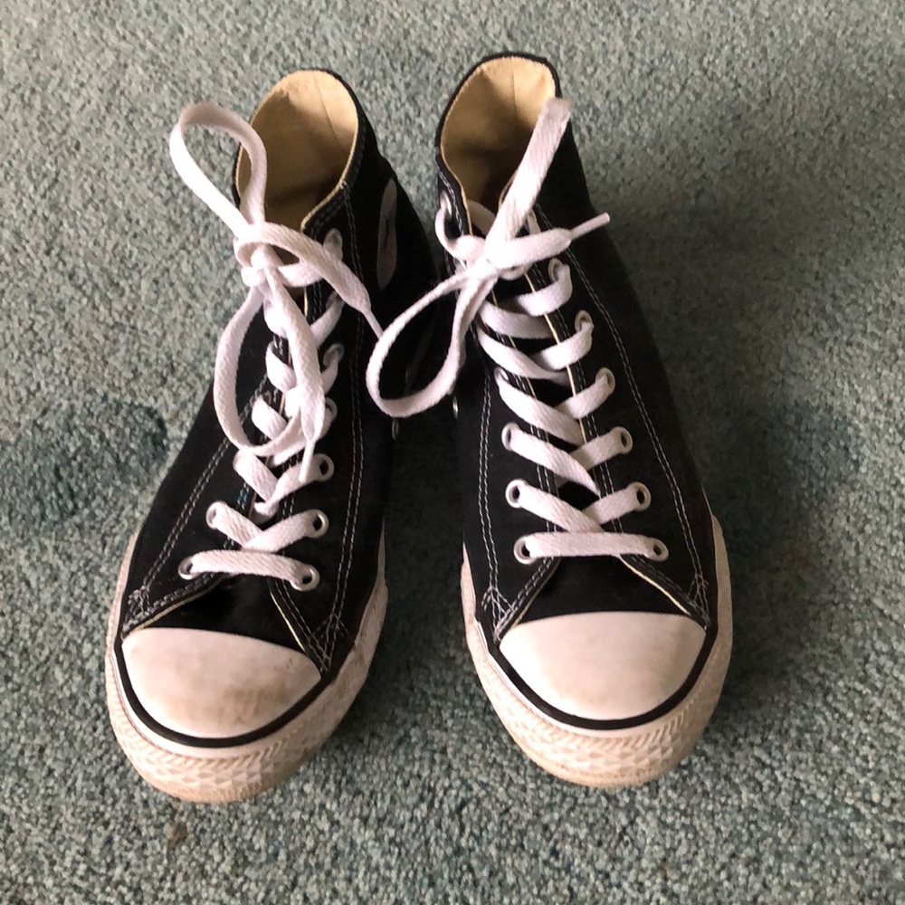 Converse all star black youth Sz 5 for male, 3 for female.